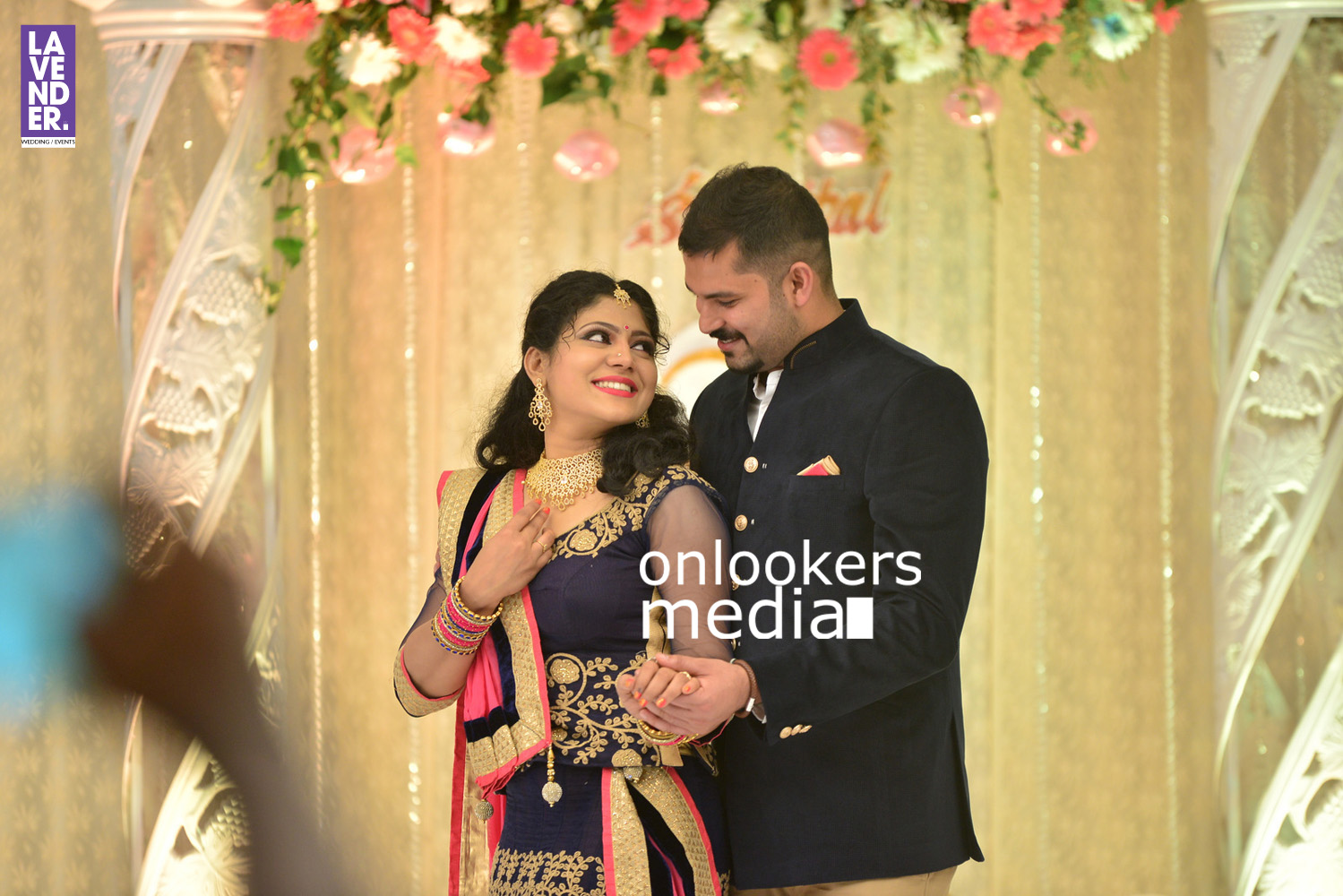 https://onlookersmedia.in/wp-content/uploads/2016/05/Ponnamma-Babu-daughter-Pinky-Alphonsa-wedding-engagement-94.jpg