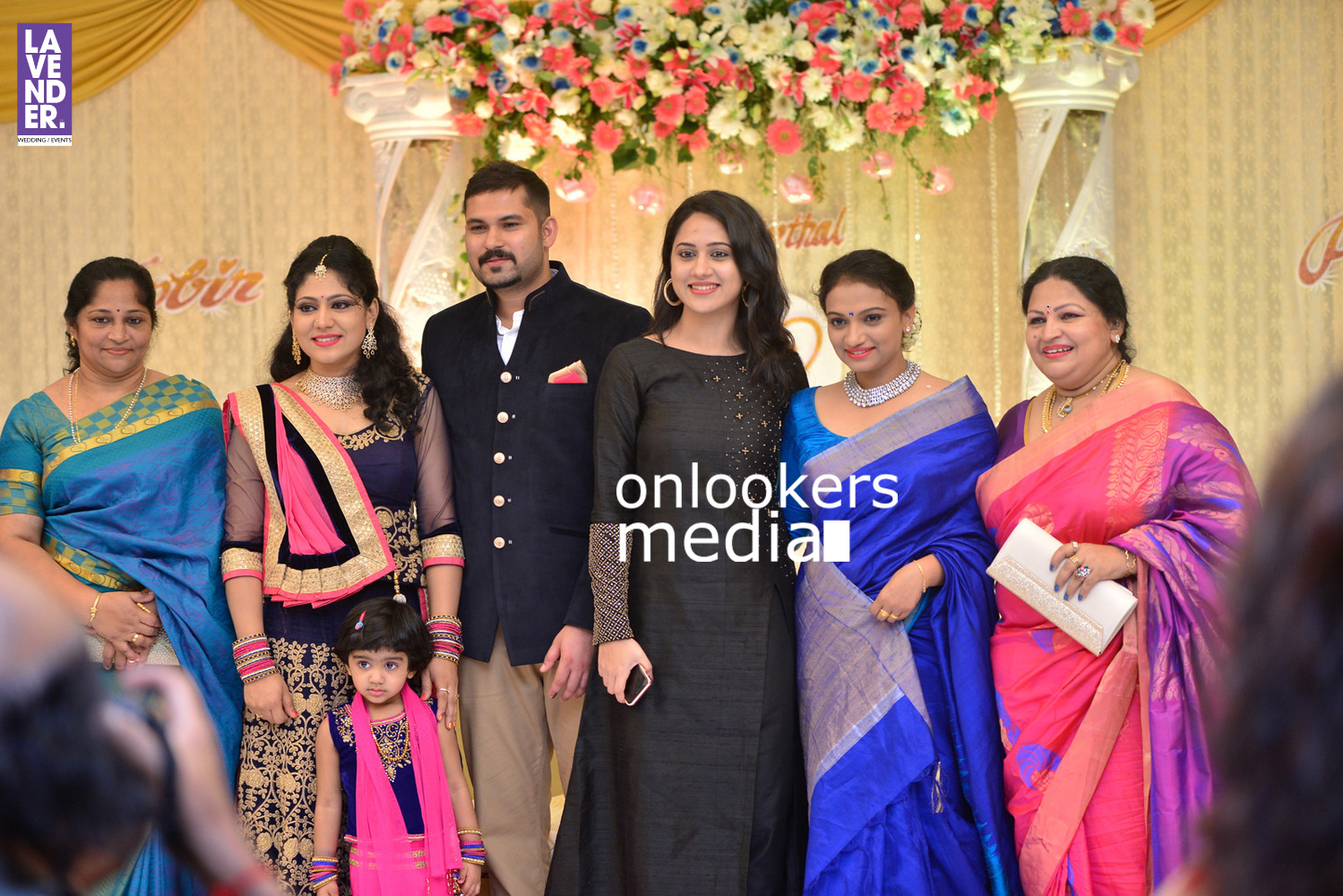 https://onlookersmedia.in/wp-content/uploads/2016/05/Ponnamma-Babu-daughter-Pinky-Alphonsa-wedding-engagement-96.jpg