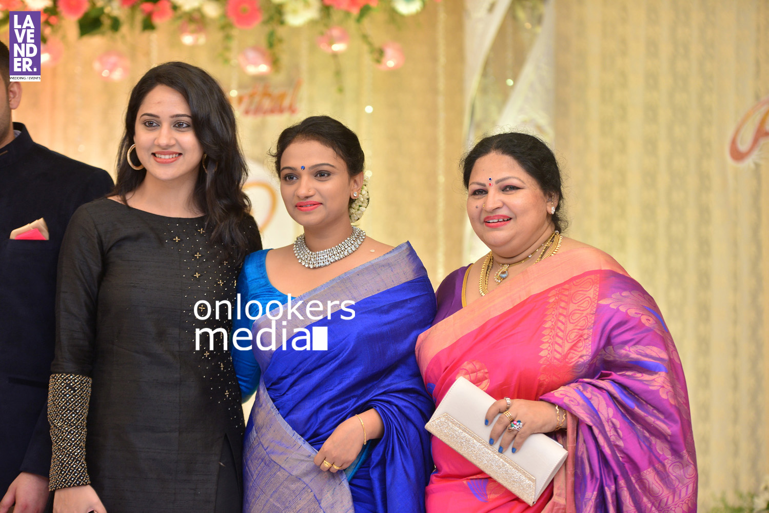 https://onlookersmedia.in/wp-content/uploads/2016/05/Ponnamma-Babu-daughter-Pinky-Alphonsa-wedding-engagement-97.jpg