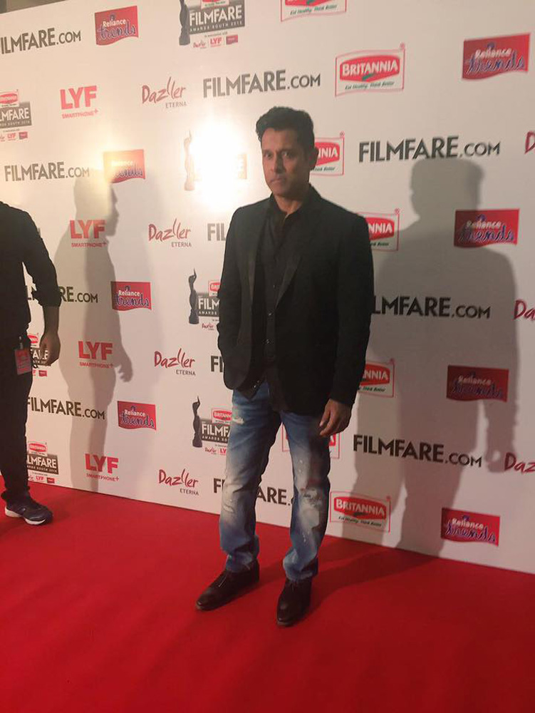 https://onlookersmedia.in/wp-content/uploads/2016/06/Filmfare-awards-2016-stills-photos-35.jpg