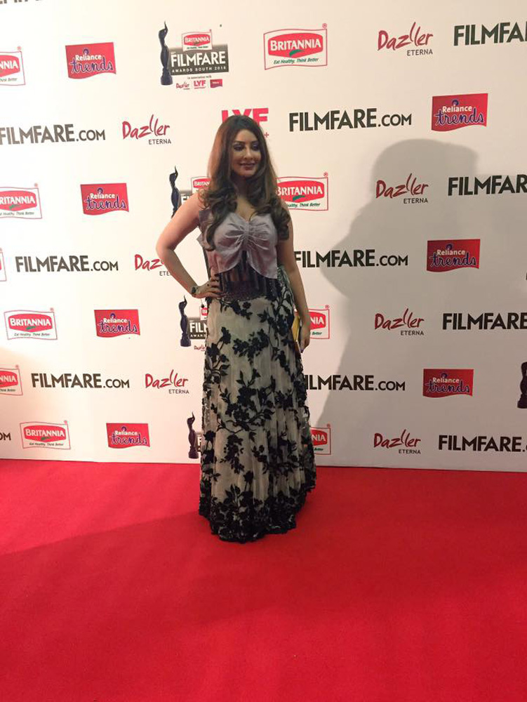 https://onlookersmedia.in/wp-content/uploads/2016/06/Filmfare-awards-2016-stills-photos-8.jpg