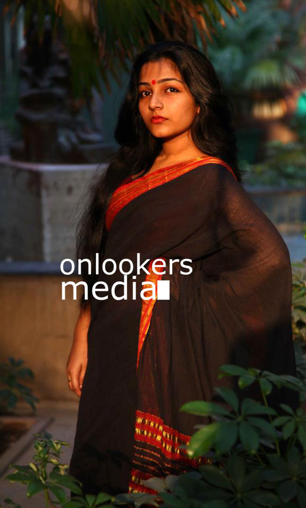 http://onlookersmedia.in/wp-content/uploads/2016/07/Anuraga-Karikkin-Vellam-actress-Rajisha-Vijayan-stills-photos-13.jpg