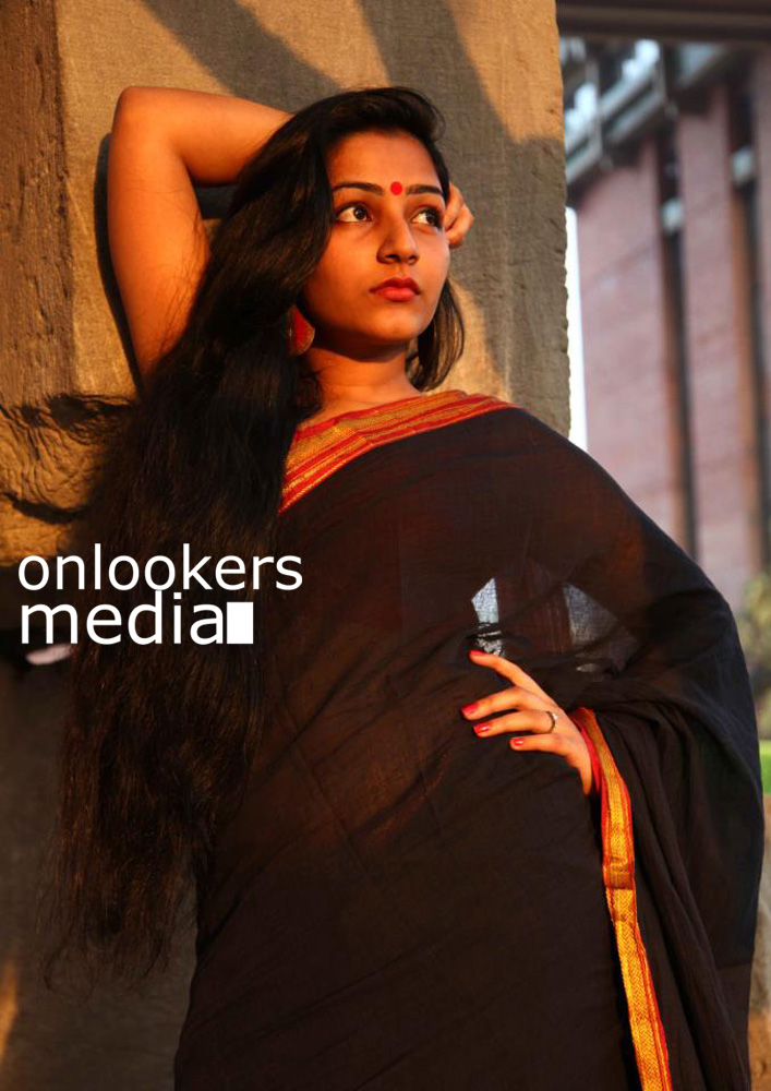 http://onlookersmedia.in/wp-content/uploads/2016/07/Anuraga-Karikkin-Vellam-actress-Rajisha-Vijayan-stills-photos-14.jpg