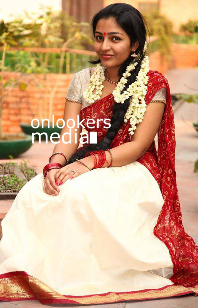 http://onlookersmedia.in/wp-content/uploads/2016/07/Anuraga-Karikkin-Vellam-actress-Rajisha-Vijayan-stills-photos-16.jpg