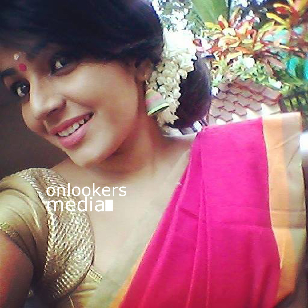 http://onlookersmedia.in/wp-content/uploads/2016/07/Anuraga-Karikkin-Vellam-actress-Rajisha-Vijayan-stills-photos-30.jpg