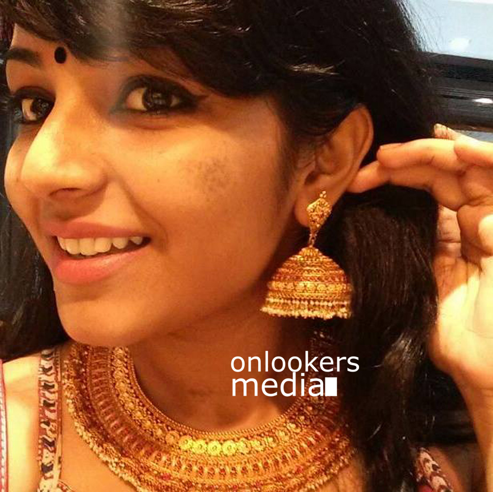 http://onlookersmedia.in/wp-content/uploads/2016/07/Anuraga-Karikkin-Vellam-actress-Rajisha-Vijayan-stills-photos-37.jpg