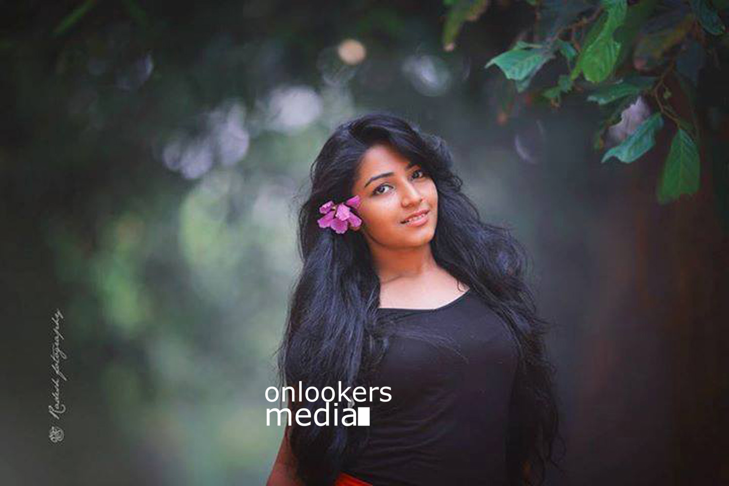 http://onlookersmedia.in/wp-content/uploads/2016/07/Anuraga-Karikkin-Vellam-actress-Rajisha-Vijayan-stills-photos-4.jpg