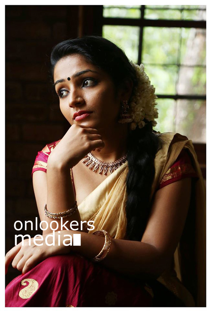 http://onlookersmedia.in/wp-content/uploads/2016/07/Anuraga-Karikkin-Vellam-actress-Rajisha-Vijayan-stills-photos-6.jpg