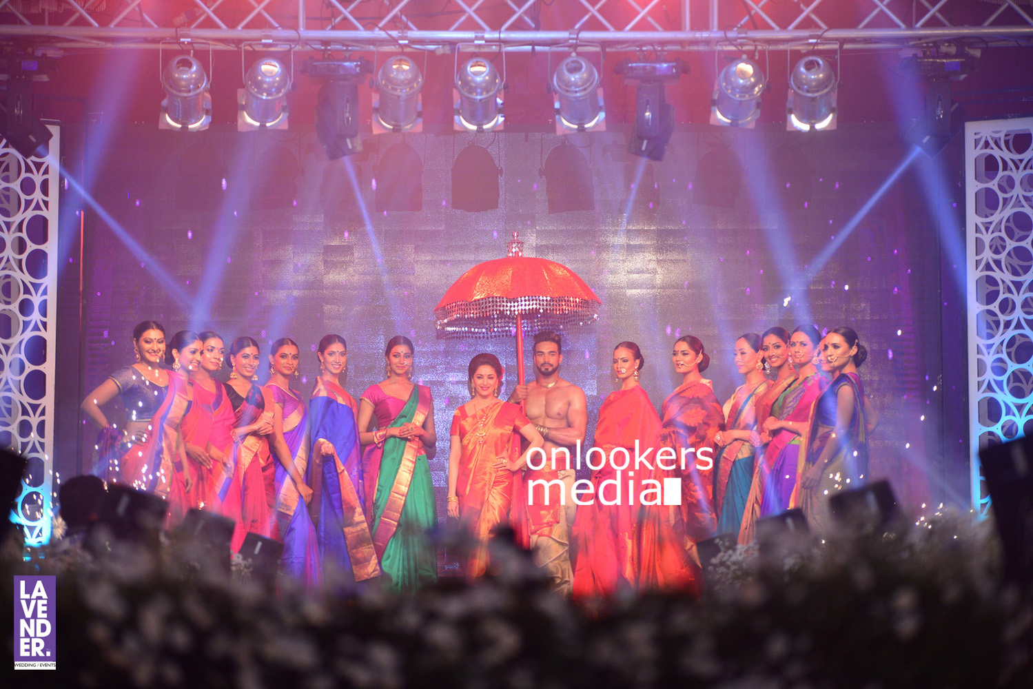 http://onlookersmedia.in/wp-content/uploads/2016/07/Madhuri-Dixit-at-Saptamukhi-2016-Mahalekshmi-Silks-fashion-show-18.jpg