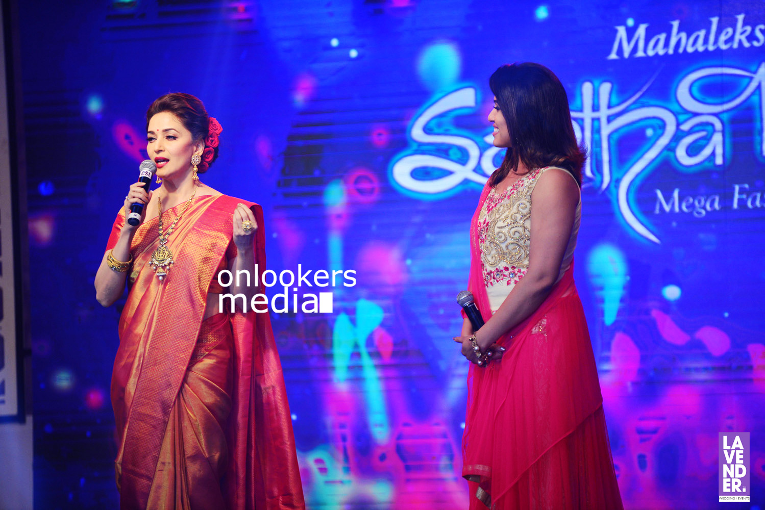 http://onlookersmedia.in/wp-content/uploads/2016/07/Madhuri-Dixit-at-Saptamukhi-2016-Mahalekshmi-Silks-fashion-show-22.jpg