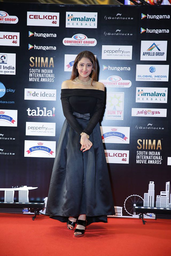 https://onlookersmedia.in/wp-content/uploads/2016/07/SIIMA-Awards-2016-Stills-Photos-16.jpg