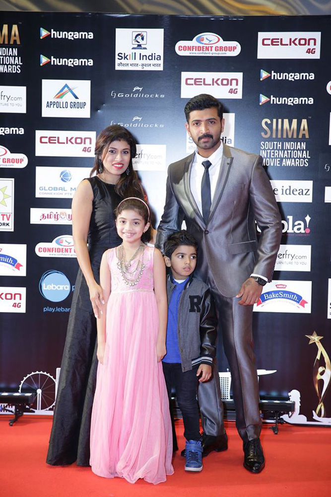 https://onlookersmedia.in/wp-content/uploads/2016/07/SIIMA-Awards-2016-Stills-Photos-55.jpg