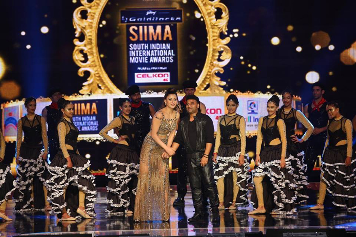 https://onlookersmedia.in/wp-content/uploads/2016/07/SIIMA-Awards-2016-Stills-Photos-74.jpg