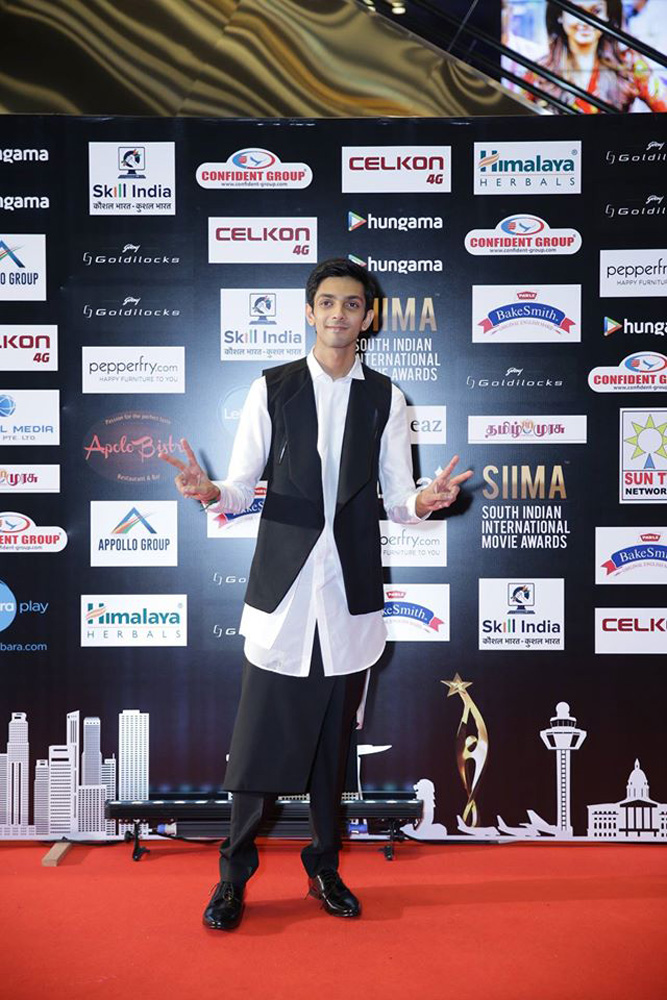 https://onlookersmedia.in/wp-content/uploads/2016/07/SIIMA-Awards-2016-Stills-Photos-8.jpg