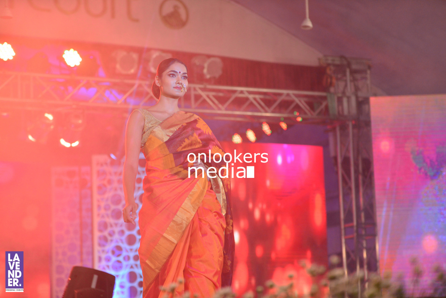 https://onlookersmedia.in/wp-content/uploads/2016/07/Saptamukhi-2016-Mahalekshmi-Silks-fashion-show-stills-photos-107.jpg