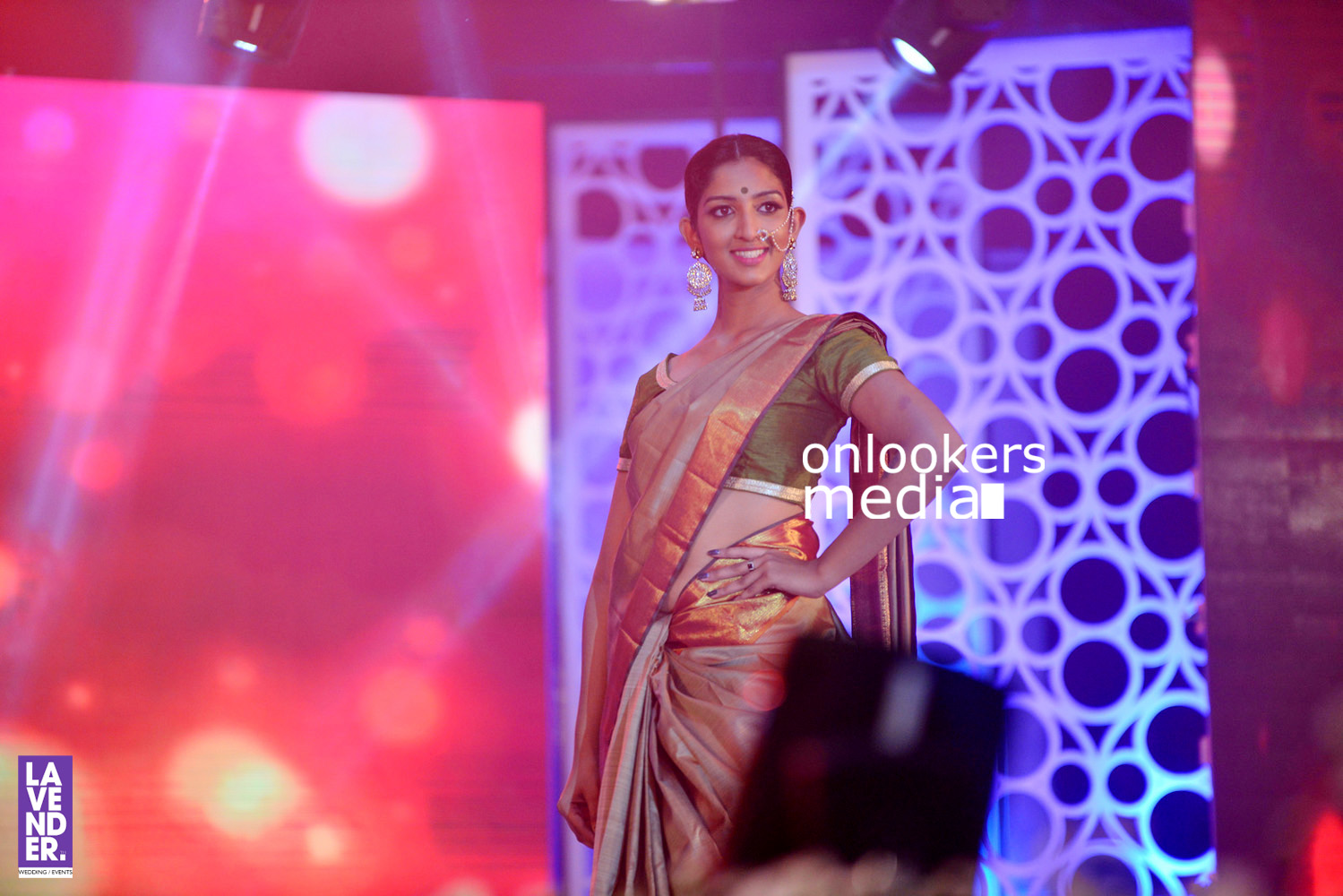 https://onlookersmedia.in/wp-content/uploads/2016/07/Saptamukhi-2016-Mahalekshmi-Silks-fashion-show-stills-photos-110.jpg