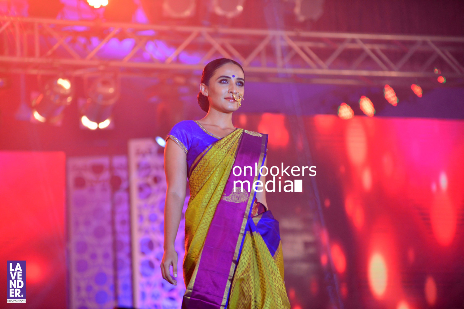 http://onlookersmedia.in/wp-content/uploads/2016/07/Saptamukhi-2016-Mahalekshmi-Silks-fashion-show-stills-photos-111.jpg
