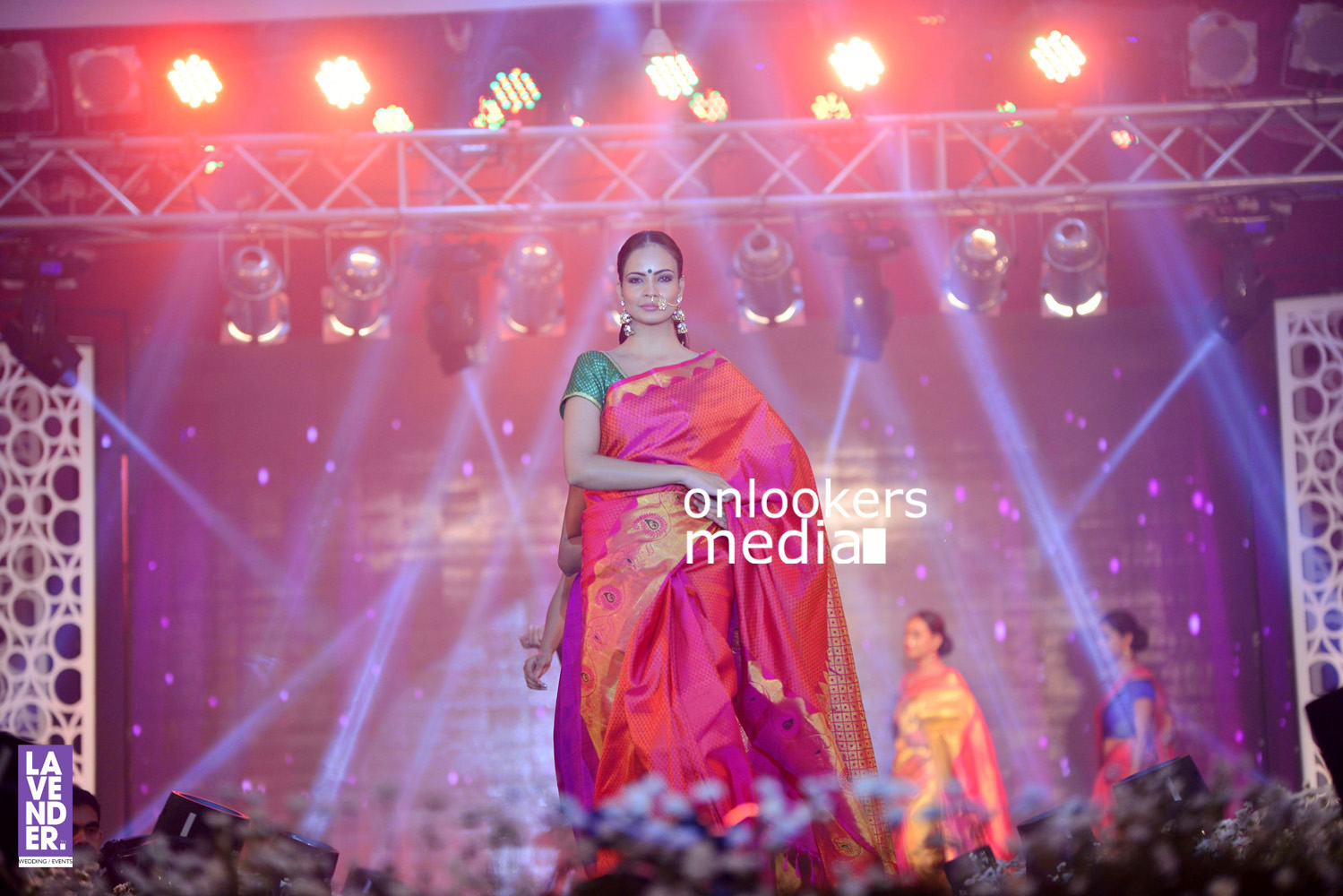 http://onlookersmedia.in/wp-content/uploads/2016/07/Saptamukhi-2016-Mahalekshmi-Silks-fashion-show-stills-photos-132.jpg