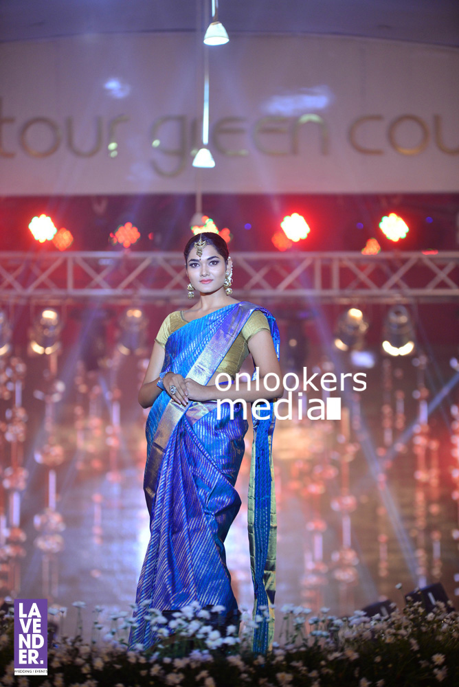 http://onlookersmedia.in/wp-content/uploads/2016/07/Saptamukhi-2016-Mahalekshmi-Silks-fashion-show-stills-photos-14.jpg