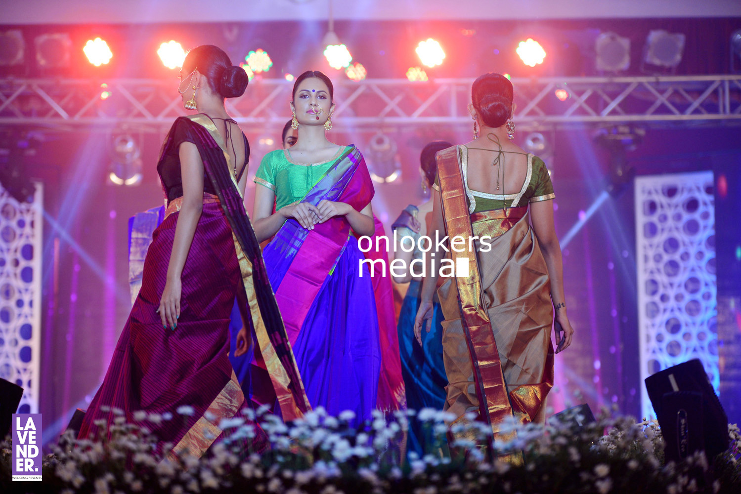 https://onlookersmedia.in/wp-content/uploads/2016/07/Saptamukhi-2016-Mahalekshmi-Silks-fashion-show-stills-photos-140.jpg
