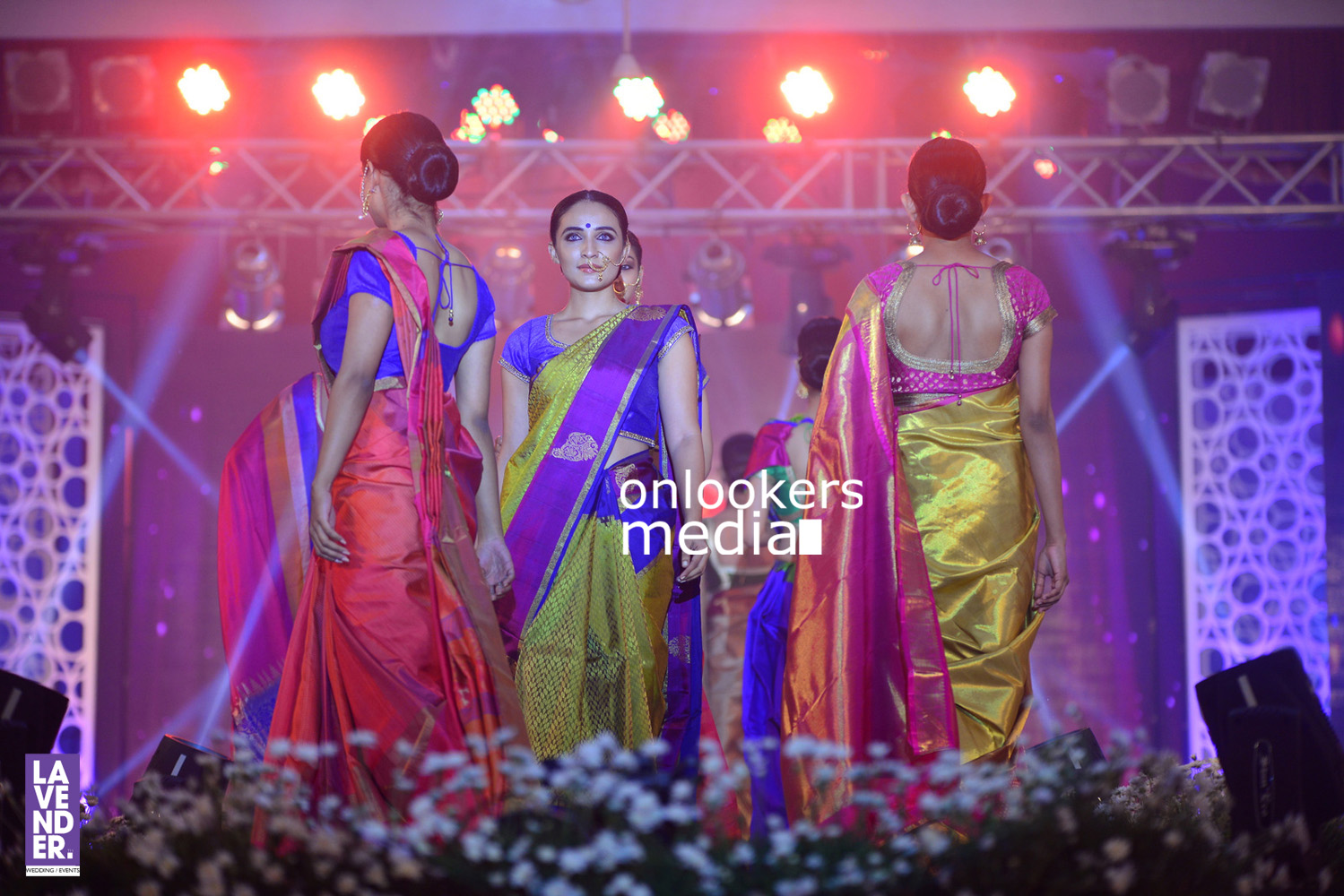 http://onlookersmedia.in/wp-content/uploads/2016/07/Saptamukhi-2016-Mahalekshmi-Silks-fashion-show-stills-photos-144.jpg