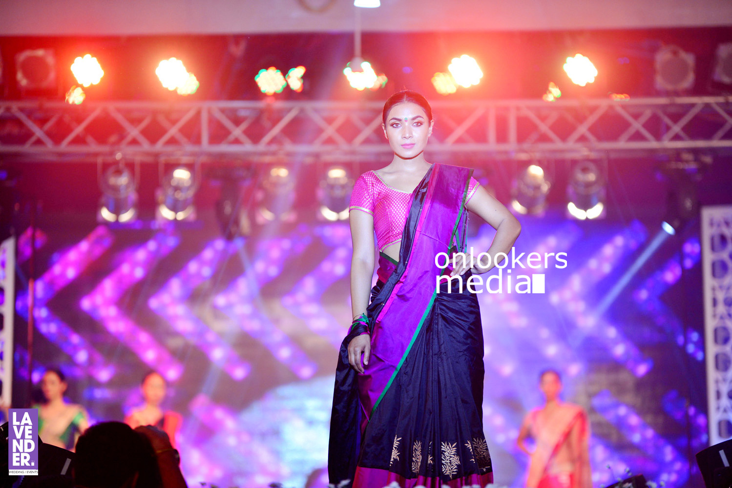 http://onlookersmedia.in/wp-content/uploads/2016/07/Saptamukhi-2016-Mahalekshmi-Silks-fashion-show-stills-photos-171.jpg