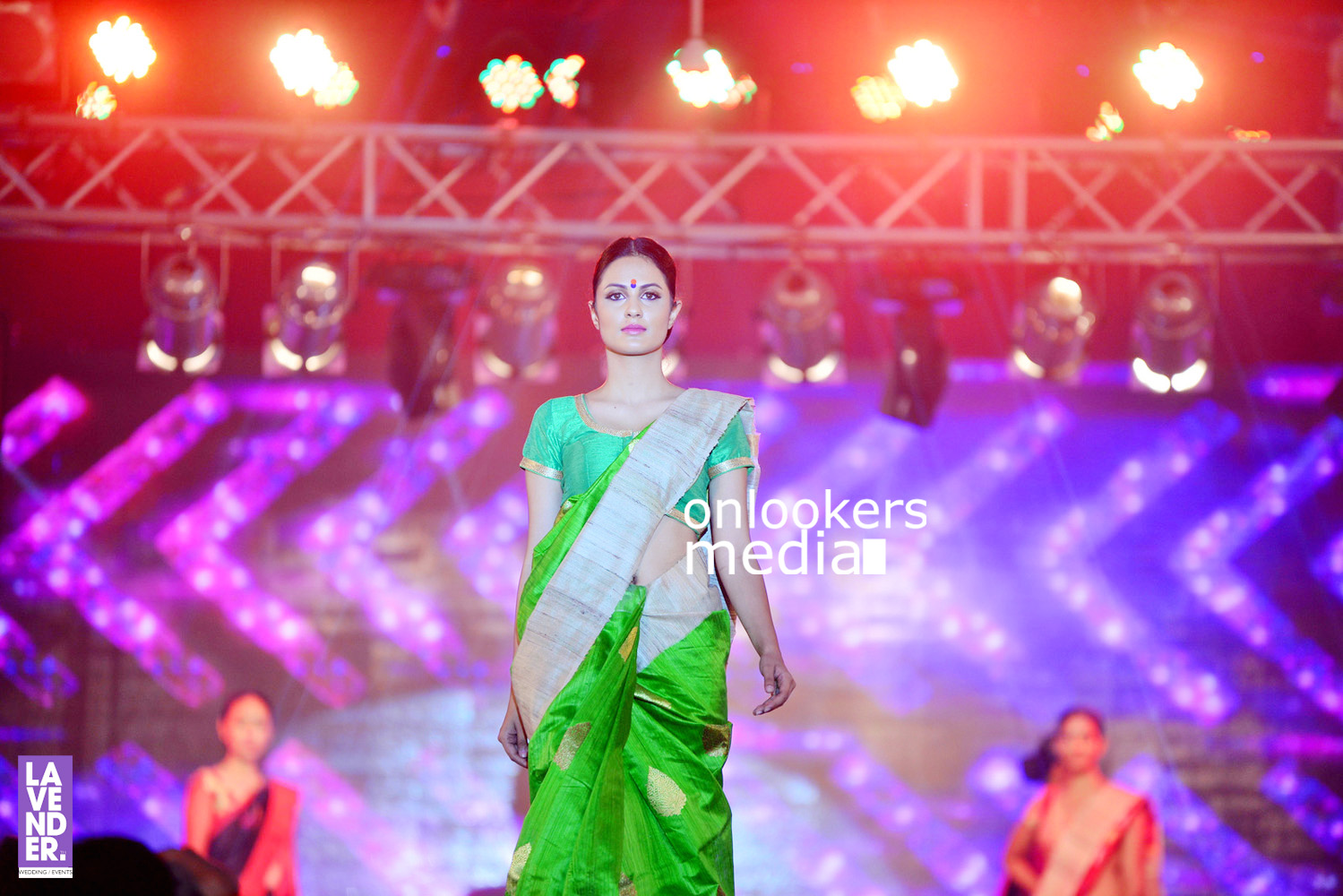 https://onlookersmedia.in/wp-content/uploads/2016/07/Saptamukhi-2016-Mahalekshmi-Silks-fashion-show-stills-photos-173.jpg