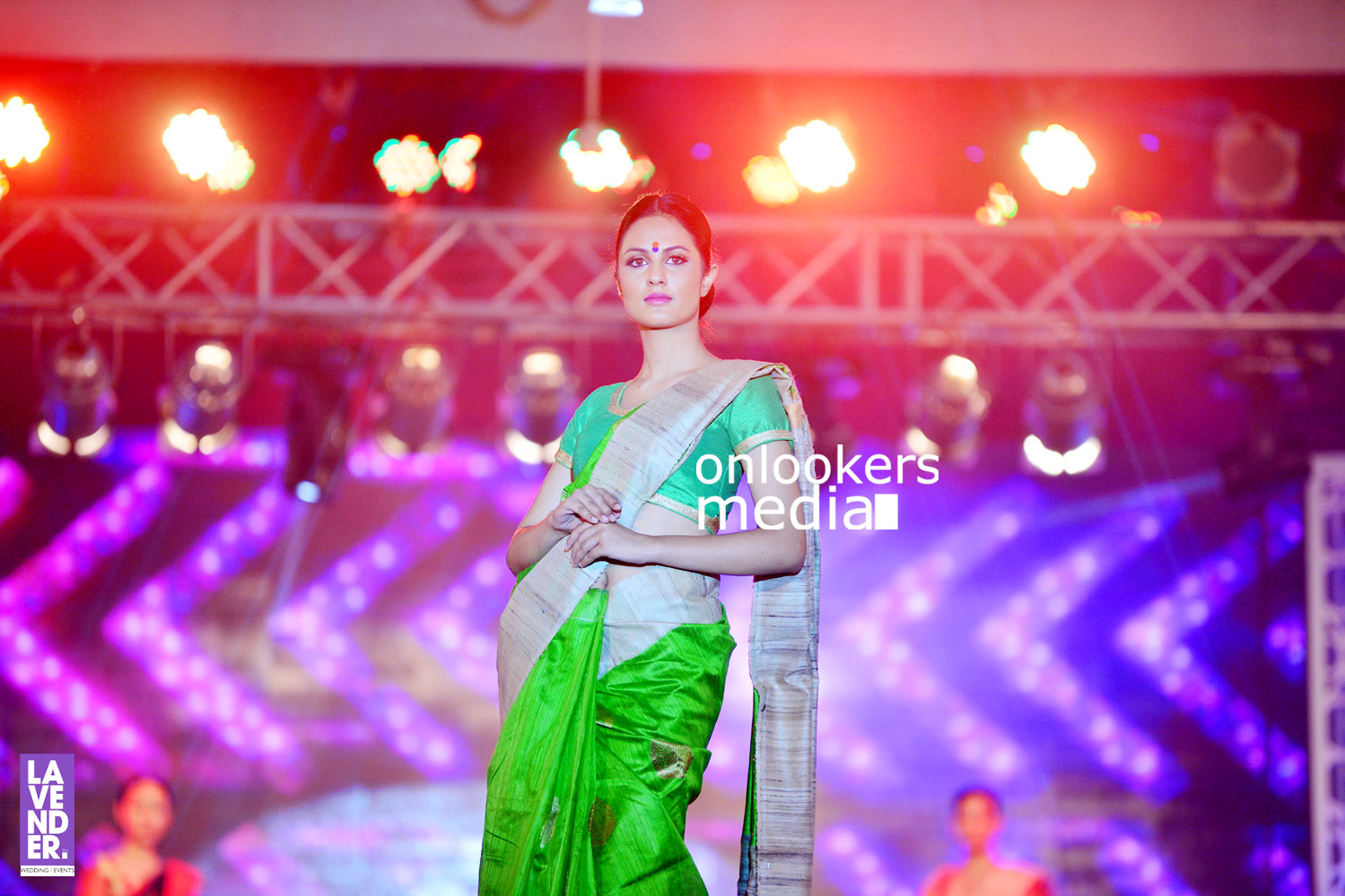 http://onlookersmedia.in/wp-content/uploads/2016/07/Saptamukhi-2016-Mahalekshmi-Silks-fashion-show-stills-photos-174.jpg