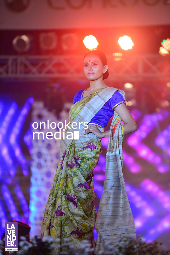 http://onlookersmedia.in/wp-content/uploads/2016/07/Saptamukhi-2016-Mahalekshmi-Silks-fashion-show-stills-photos-183.jpg
