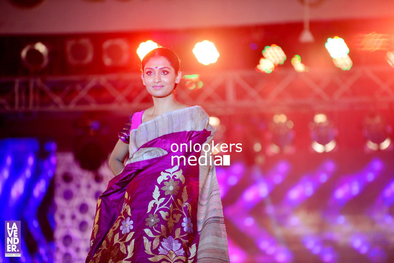 http://onlookersmedia.in/wp-content/uploads/2016/07/Saptamukhi-2016-Mahalekshmi-Silks-fashion-show-stills-photos-184.jpg