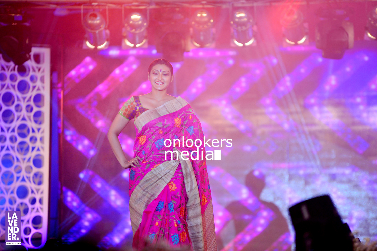 http://onlookersmedia.in/wp-content/uploads/2016/07/Saptamukhi-2016-Mahalekshmi-Silks-fashion-show-stills-photos-185.jpg