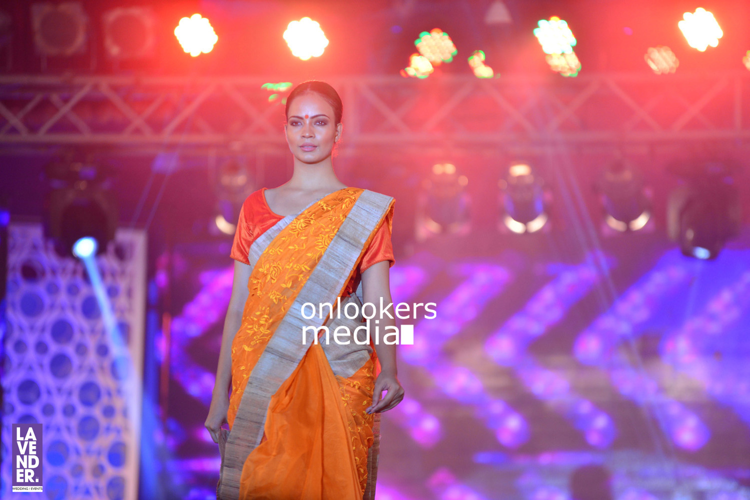 https://onlookersmedia.in/wp-content/uploads/2016/07/Saptamukhi-2016-Mahalekshmi-Silks-fashion-show-stills-photos-187.jpg