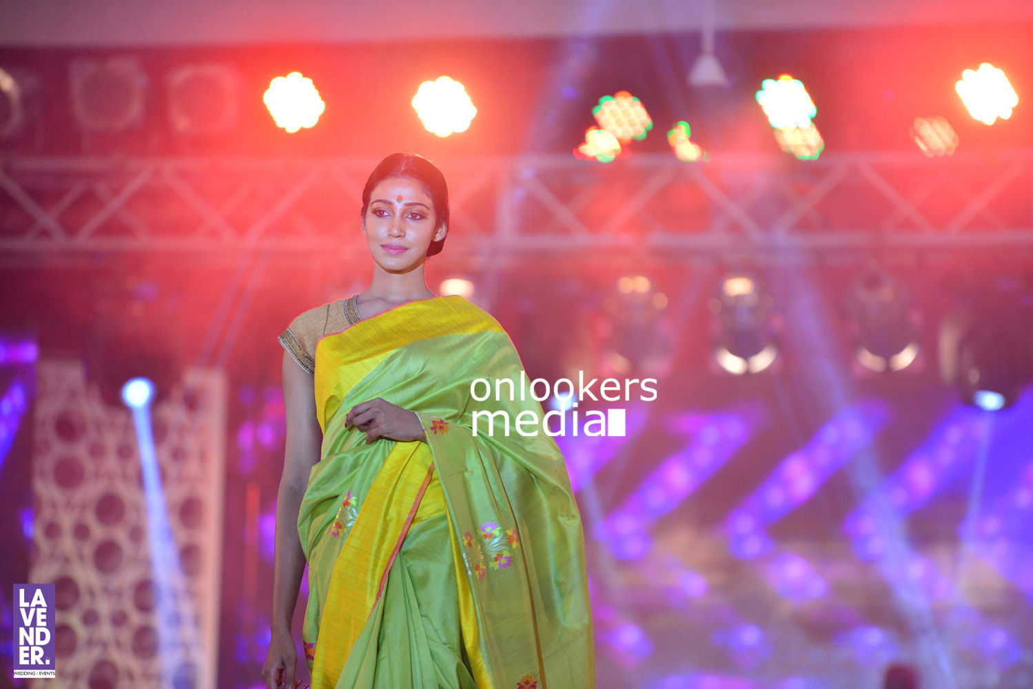 http://onlookersmedia.in/wp-content/uploads/2016/07/Saptamukhi-2016-Mahalekshmi-Silks-fashion-show-stills-photos-189.jpg