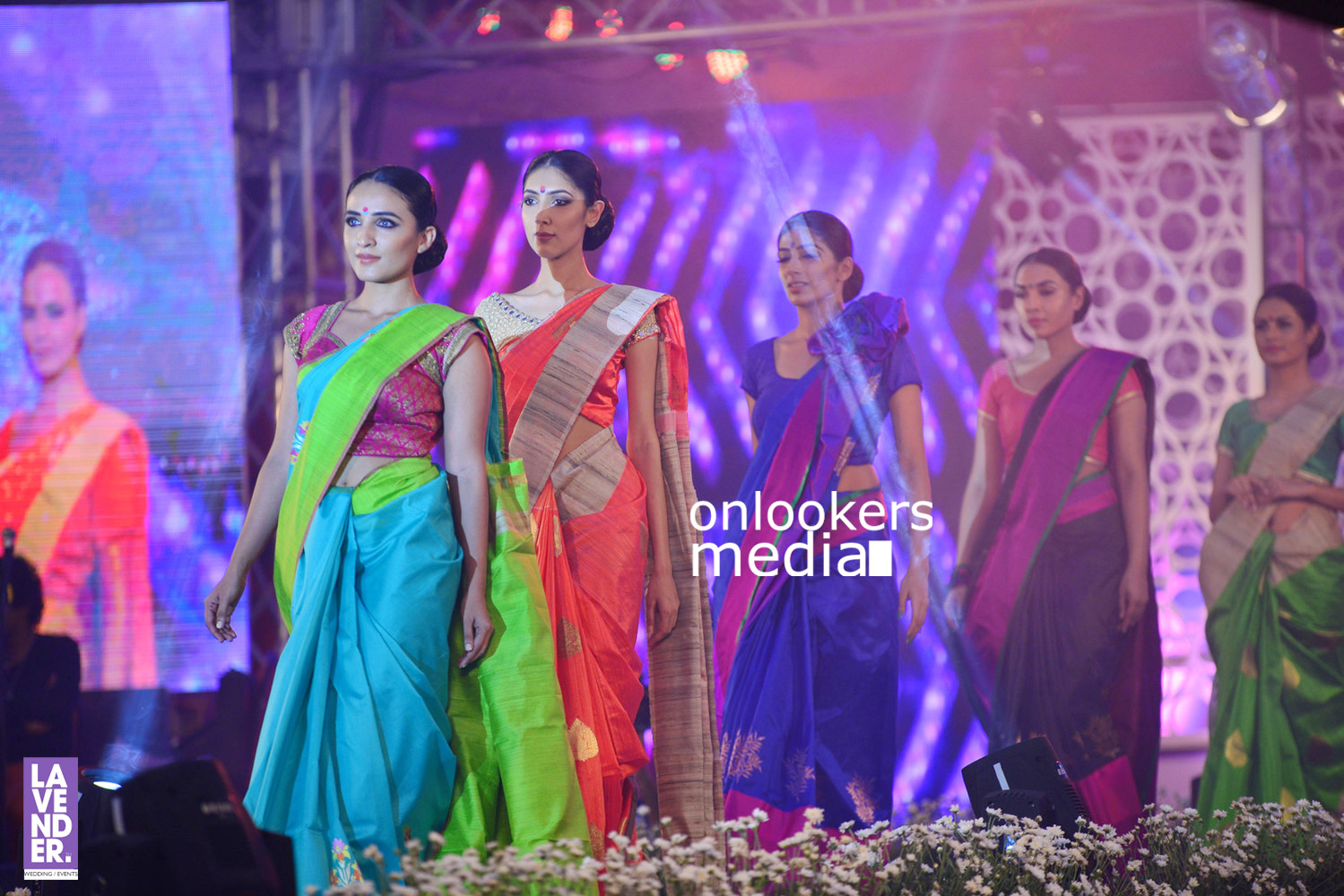 http://onlookersmedia.in/wp-content/uploads/2016/07/Saptamukhi-2016-Mahalekshmi-Silks-fashion-show-stills-photos-194.jpg
