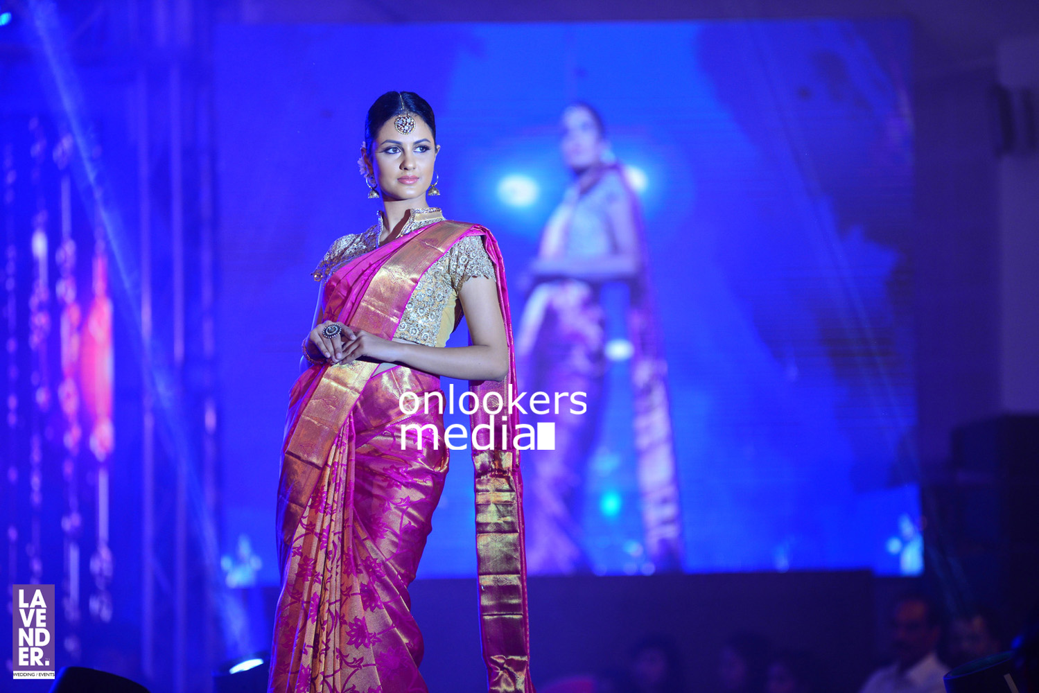 http://onlookersmedia.in/wp-content/uploads/2016/07/Saptamukhi-2016-Mahalekshmi-Silks-fashion-show-stills-photos-20.jpg