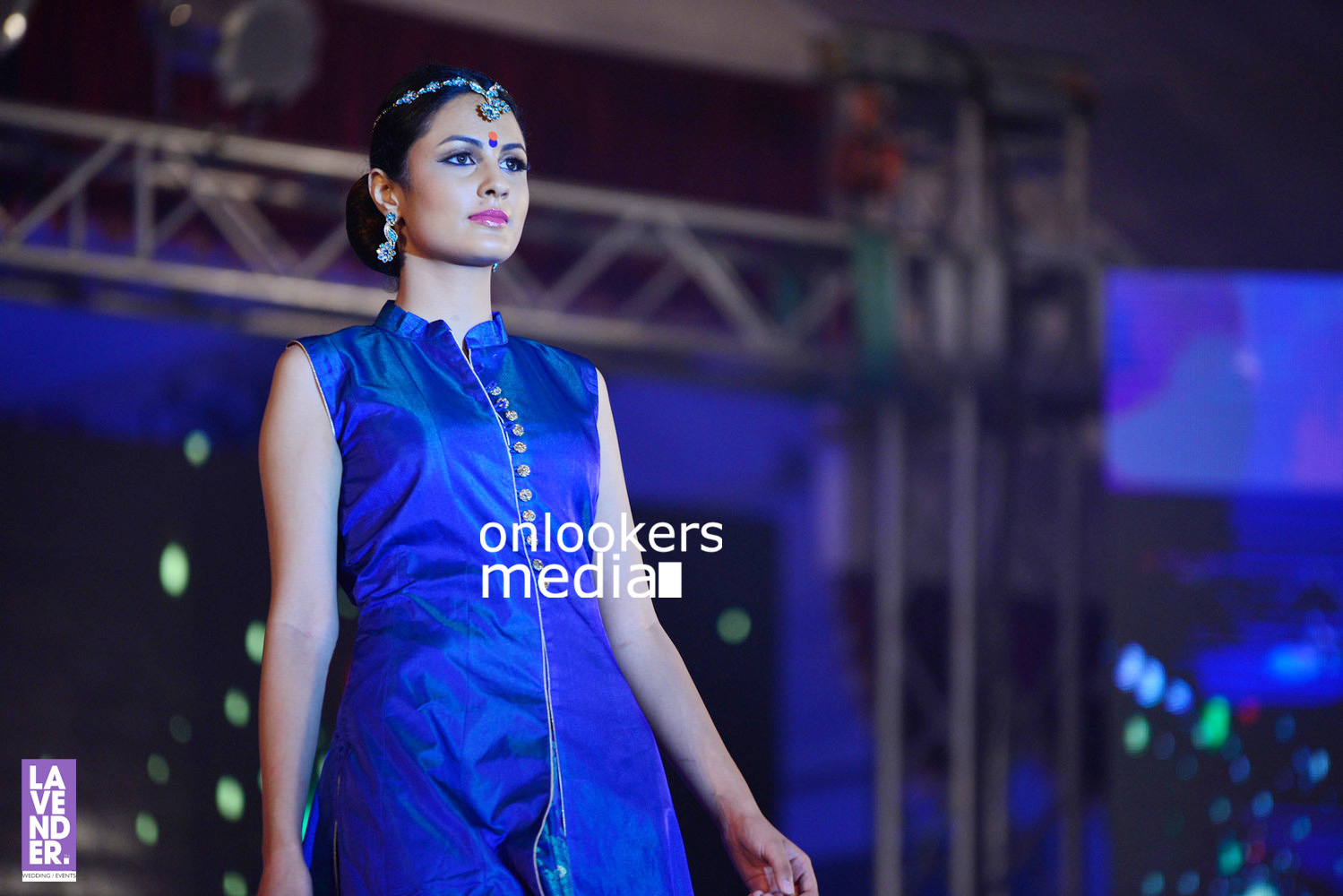 http://onlookersmedia.in/wp-content/uploads/2016/07/Saptamukhi-2016-Mahalekshmi-Silks-fashion-show-stills-photos-214.jpg