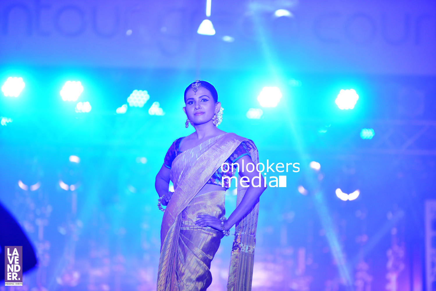 https://onlookersmedia.in/wp-content/uploads/2016/07/Saptamukhi-2016-Mahalekshmi-Silks-fashion-show-stills-photos-26.jpg