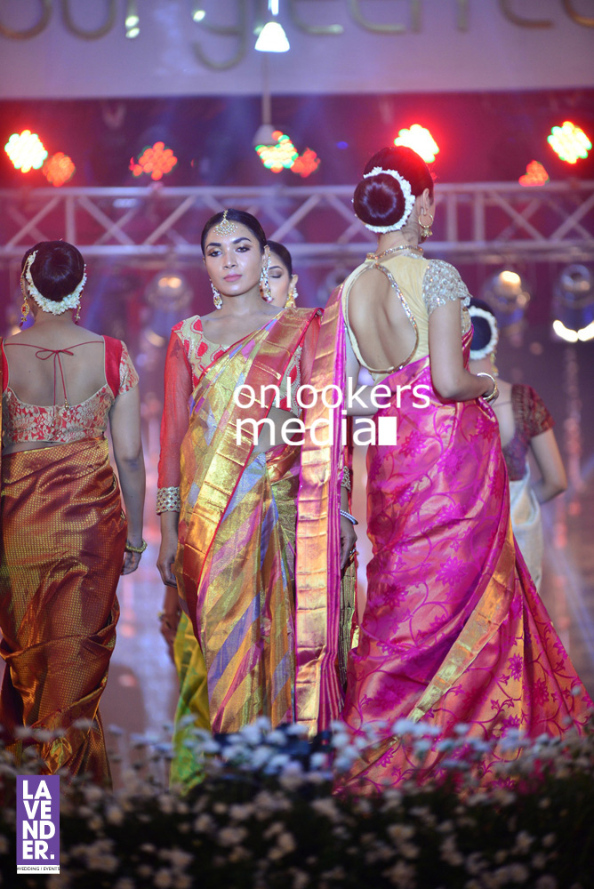 http://onlookersmedia.in/wp-content/uploads/2016/07/Saptamukhi-2016-Mahalekshmi-Silks-fashion-show-stills-photos-32.jpg