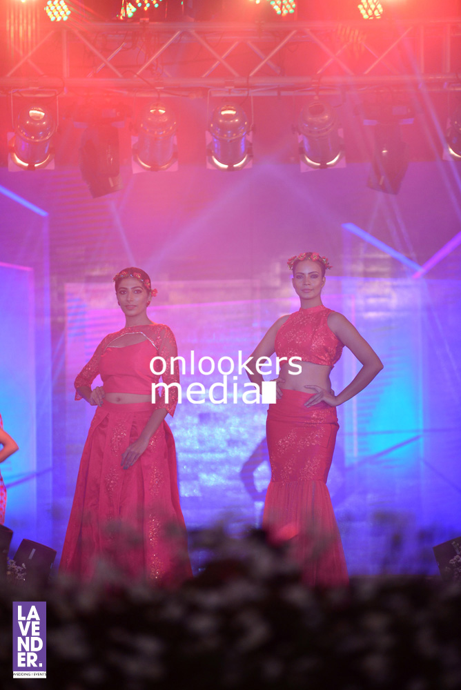 http://onlookersmedia.in/wp-content/uploads/2016/07/Saptamukhi-2016-Mahalekshmi-Silks-fashion-show-stills-photos-64.jpg