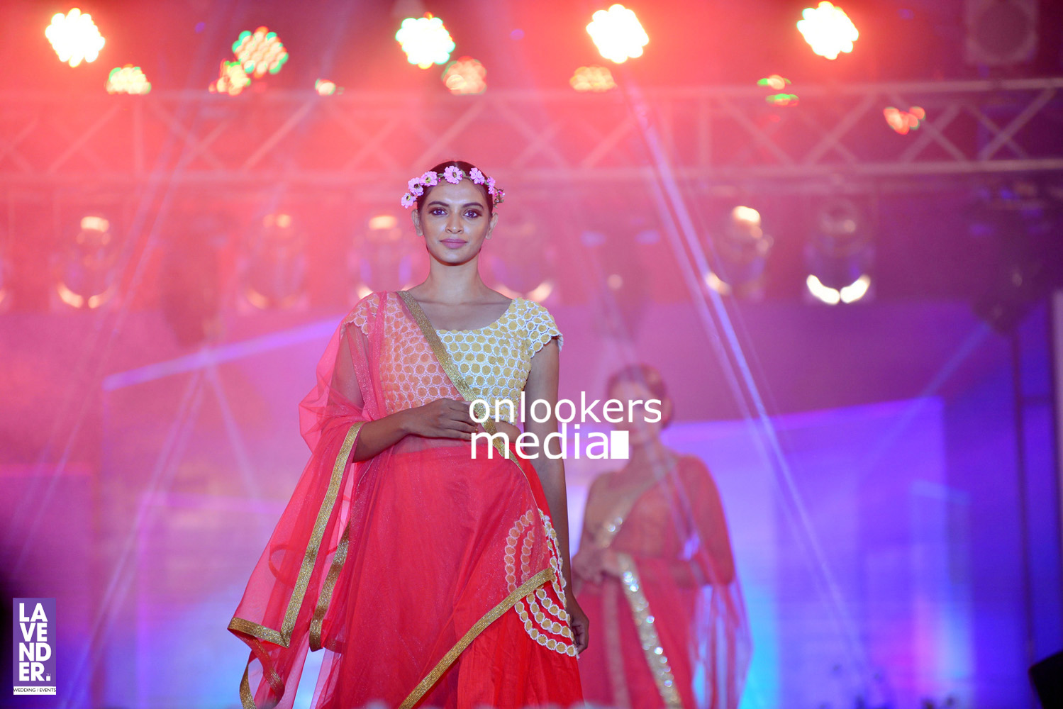 http://onlookersmedia.in/wp-content/uploads/2016/07/Saptamukhi-2016-Mahalekshmi-Silks-fashion-show-stills-photos-72.jpg