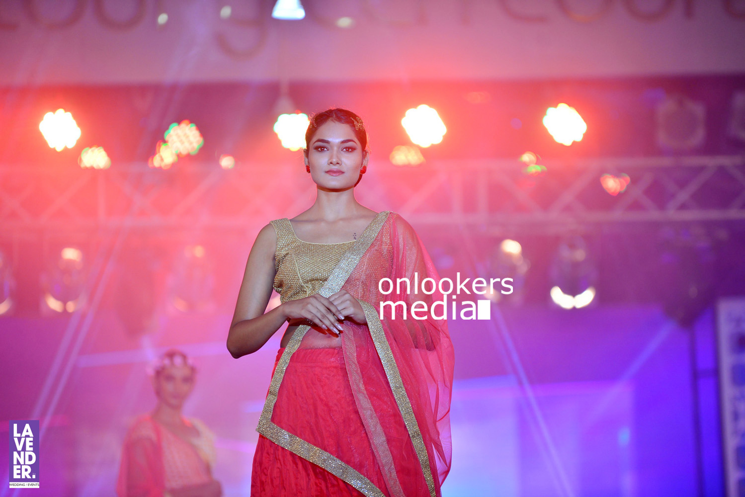 https://onlookersmedia.in/wp-content/uploads/2016/07/Saptamukhi-2016-Mahalekshmi-Silks-fashion-show-stills-photos-75.jpg