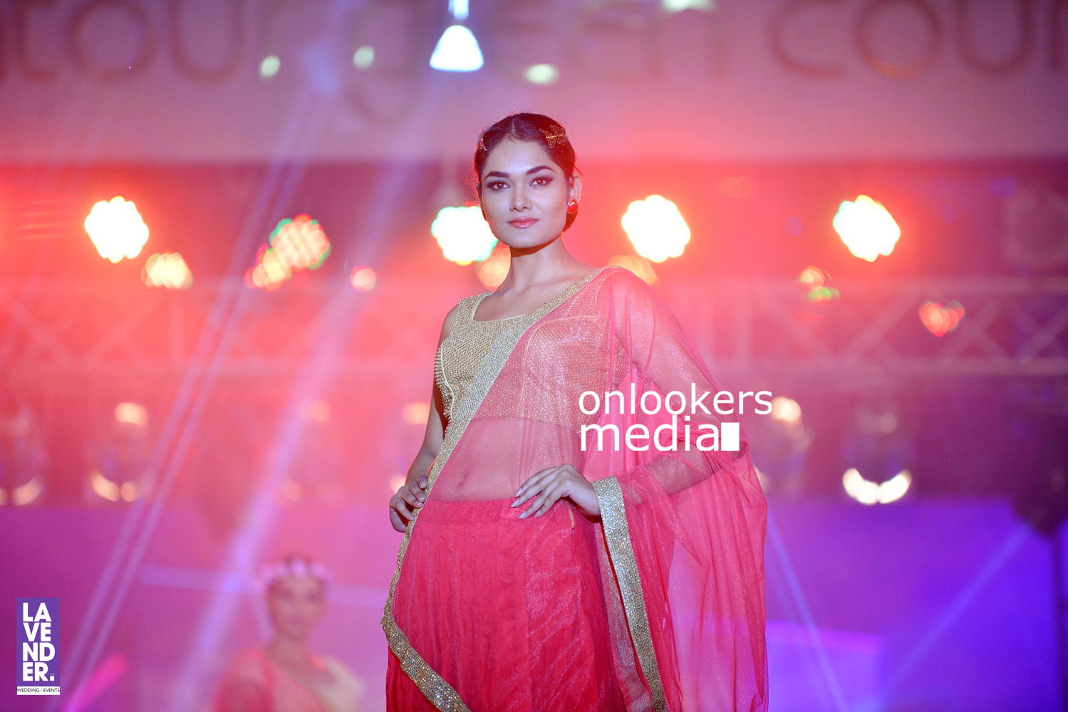 https://onlookersmedia.in/wp-content/uploads/2016/07/Saptamukhi-2016-Mahalekshmi-Silks-fashion-show-stills-photos-76.jpg