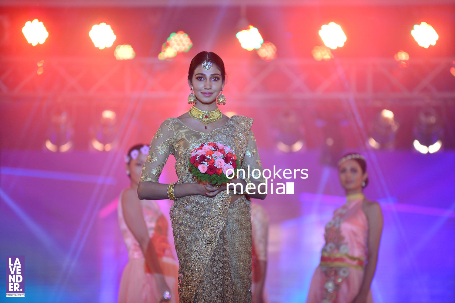 https://onlookersmedia.in/wp-content/uploads/2016/07/Saptamukhi-2016-Mahalekshmi-Silks-fashion-show-stills-photos-79.jpg