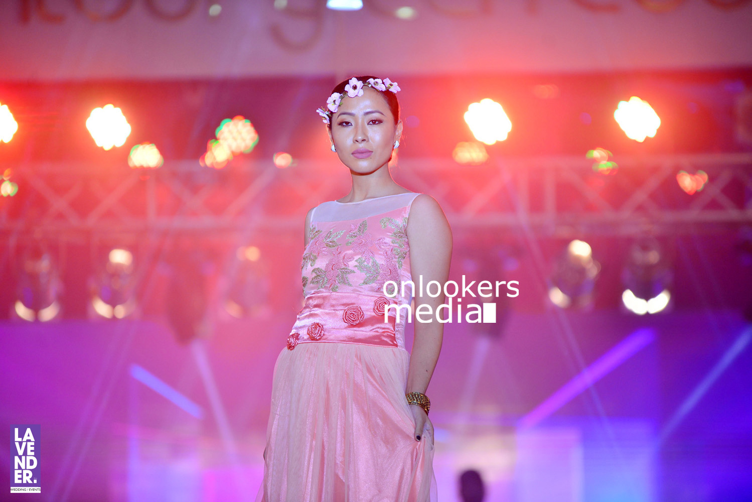 http://onlookersmedia.in/wp-content/uploads/2016/07/Saptamukhi-2016-Mahalekshmi-Silks-fashion-show-stills-photos-84.jpg