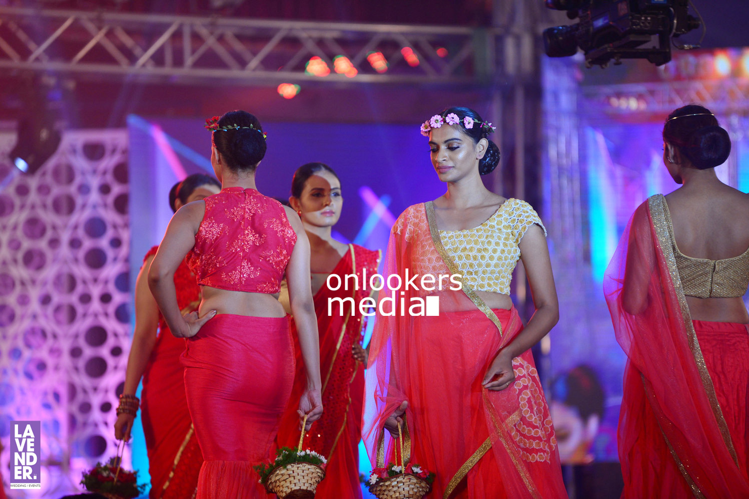 http://onlookersmedia.in/wp-content/uploads/2016/07/Saptamukhi-2016-Mahalekshmi-Silks-fashion-show-stills-photos-89.jpg