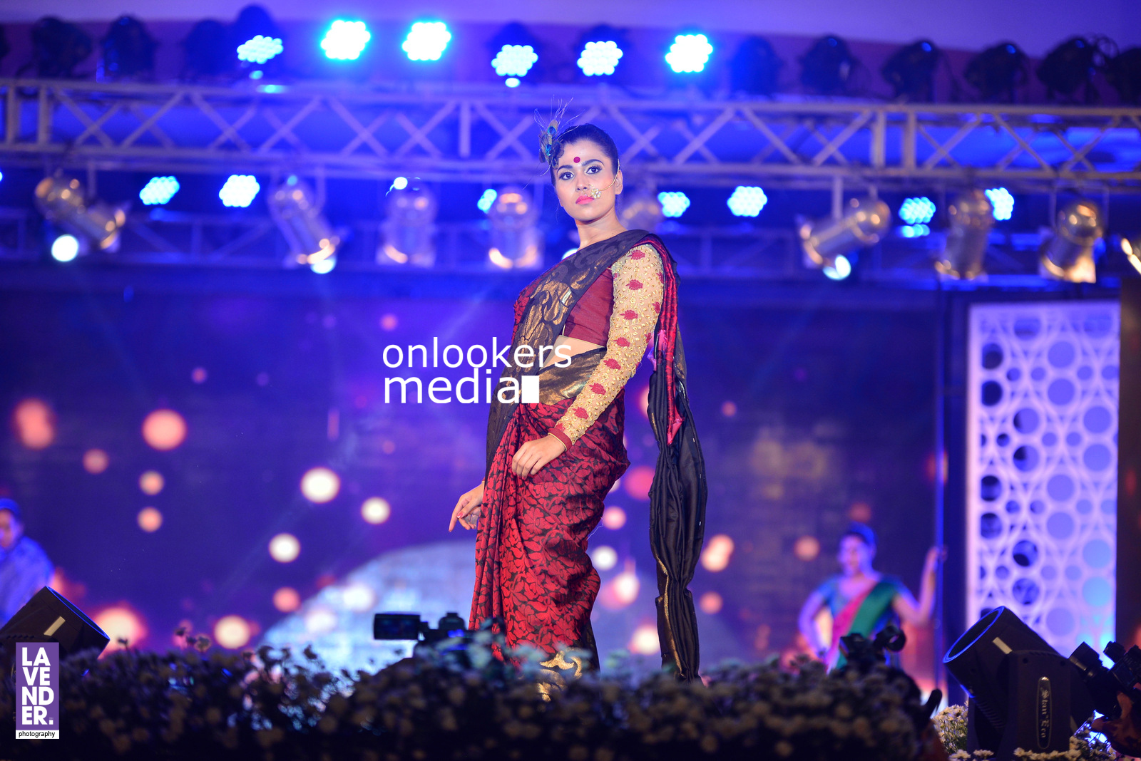https://onlookersmedia.in/wp-content/uploads/2016/07/saptamukhi-2016-mahalekshmi-silks-fashion-show-100.jpg