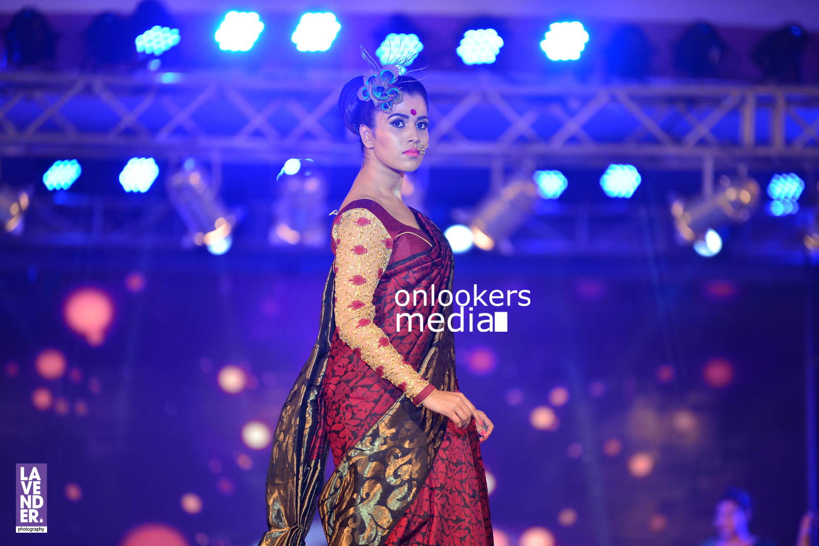 https://onlookersmedia.in/wp-content/uploads/2016/07/saptamukhi-2016-mahalekshmi-silks-fashion-show-101.jpg