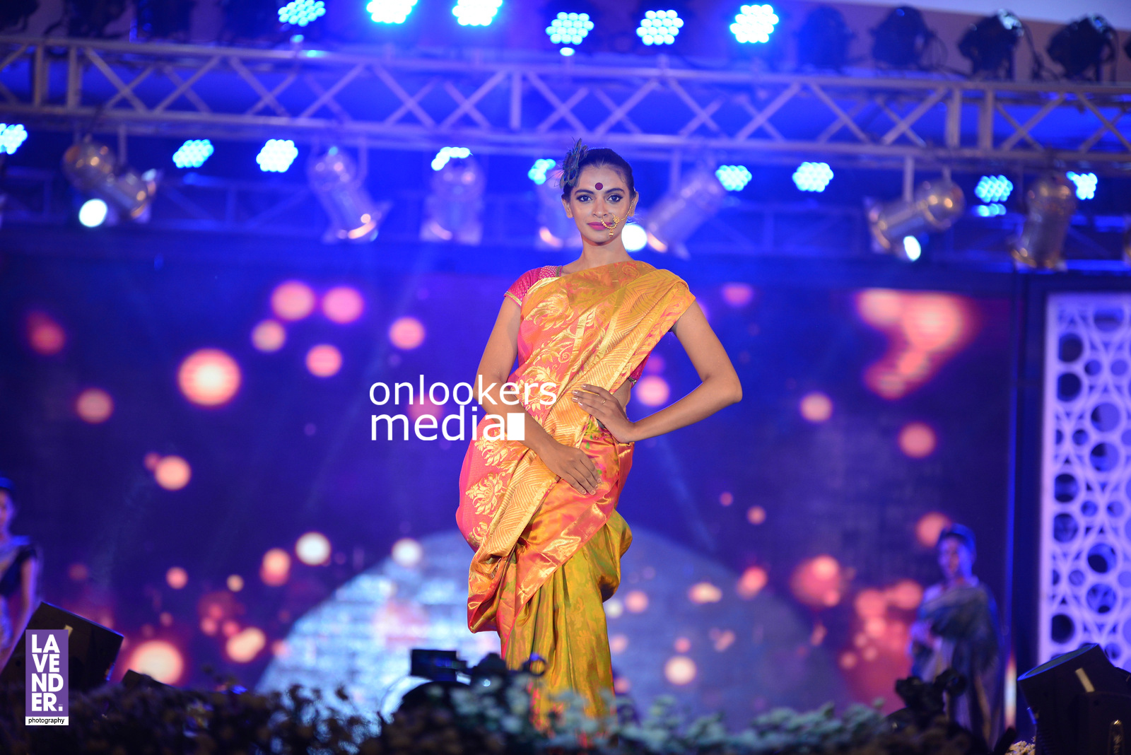 https://onlookersmedia.in/wp-content/uploads/2016/07/saptamukhi-2016-mahalekshmi-silks-fashion-show-110.jpg
