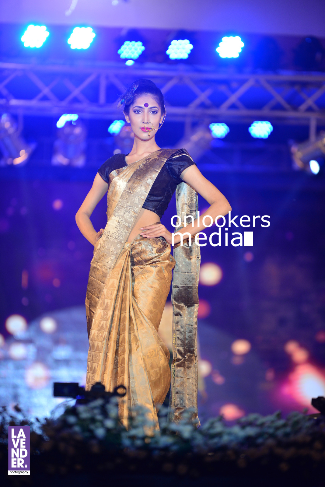 https://onlookersmedia.in/wp-content/uploads/2016/07/saptamukhi-2016-mahalekshmi-silks-fashion-show-114.jpg
