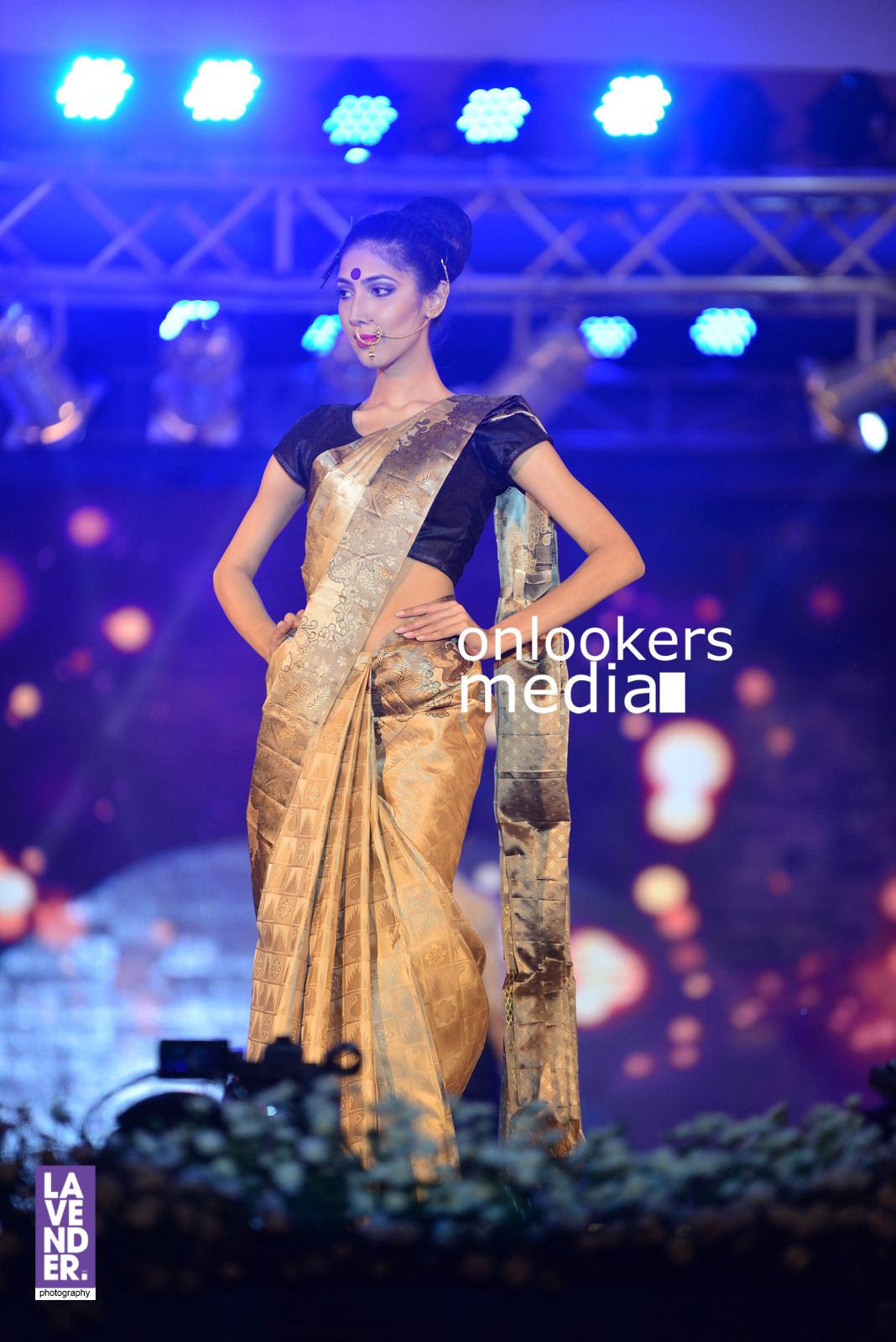 https://onlookersmedia.in/wp-content/uploads/2016/07/saptamukhi-2016-mahalekshmi-silks-fashion-show-115.jpg